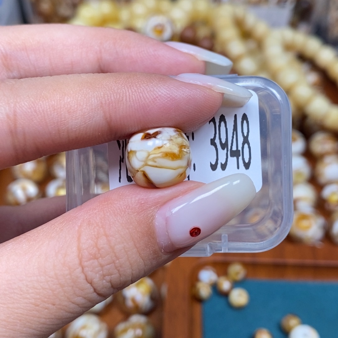 蜜蜡未镶嵌珠宝奇石3948