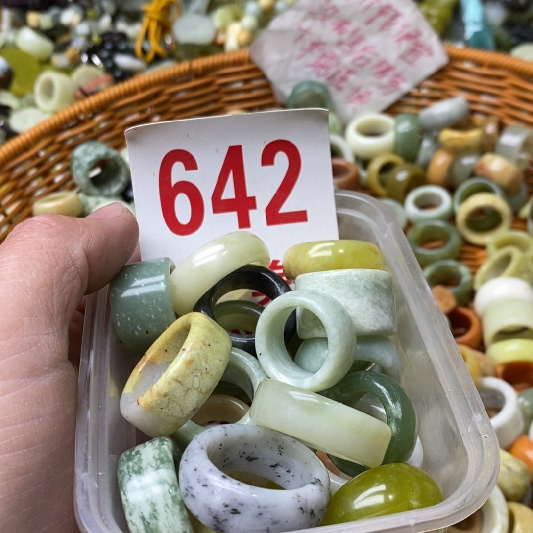 蛇纹石玉挂坠未镶嵌