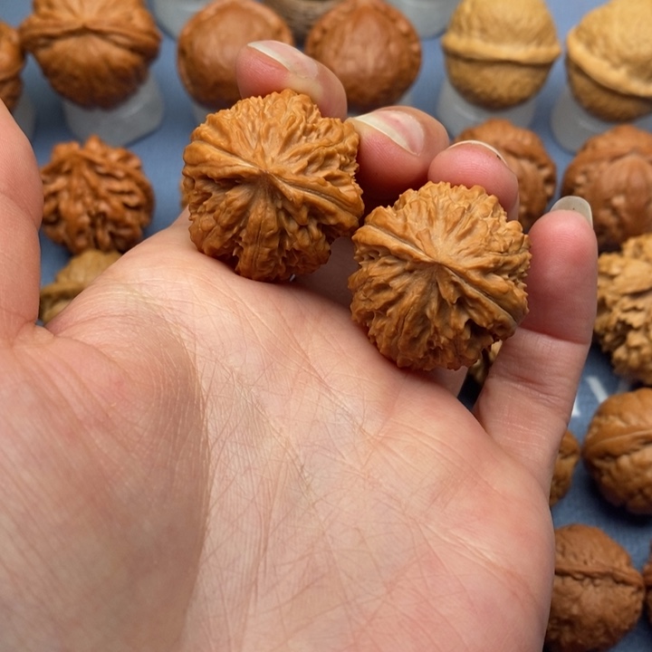 文玩核桃把件小狮子头