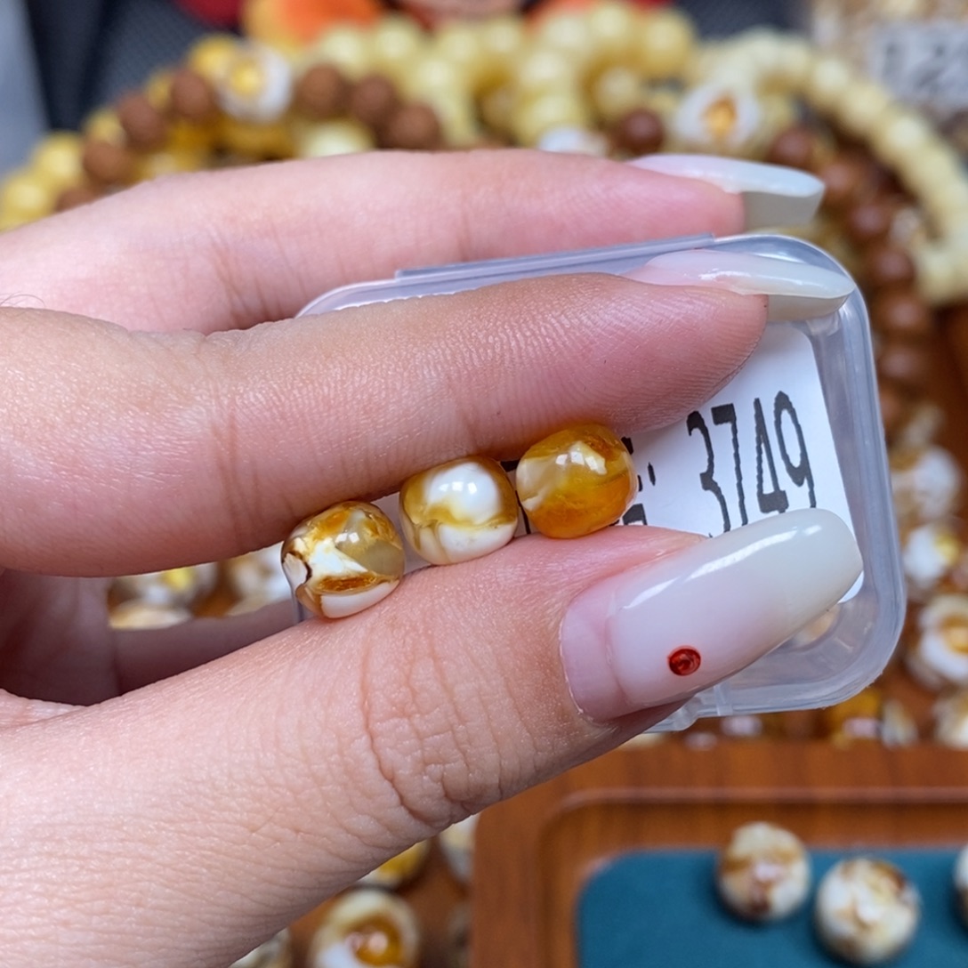 蜜蜡未镶嵌珠宝奇石3749