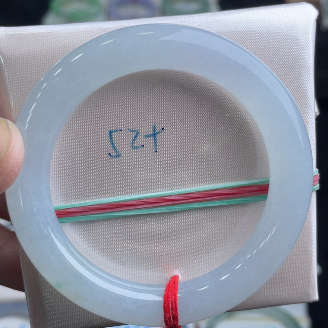 翡翠手镯未镶嵌翡翠手镯