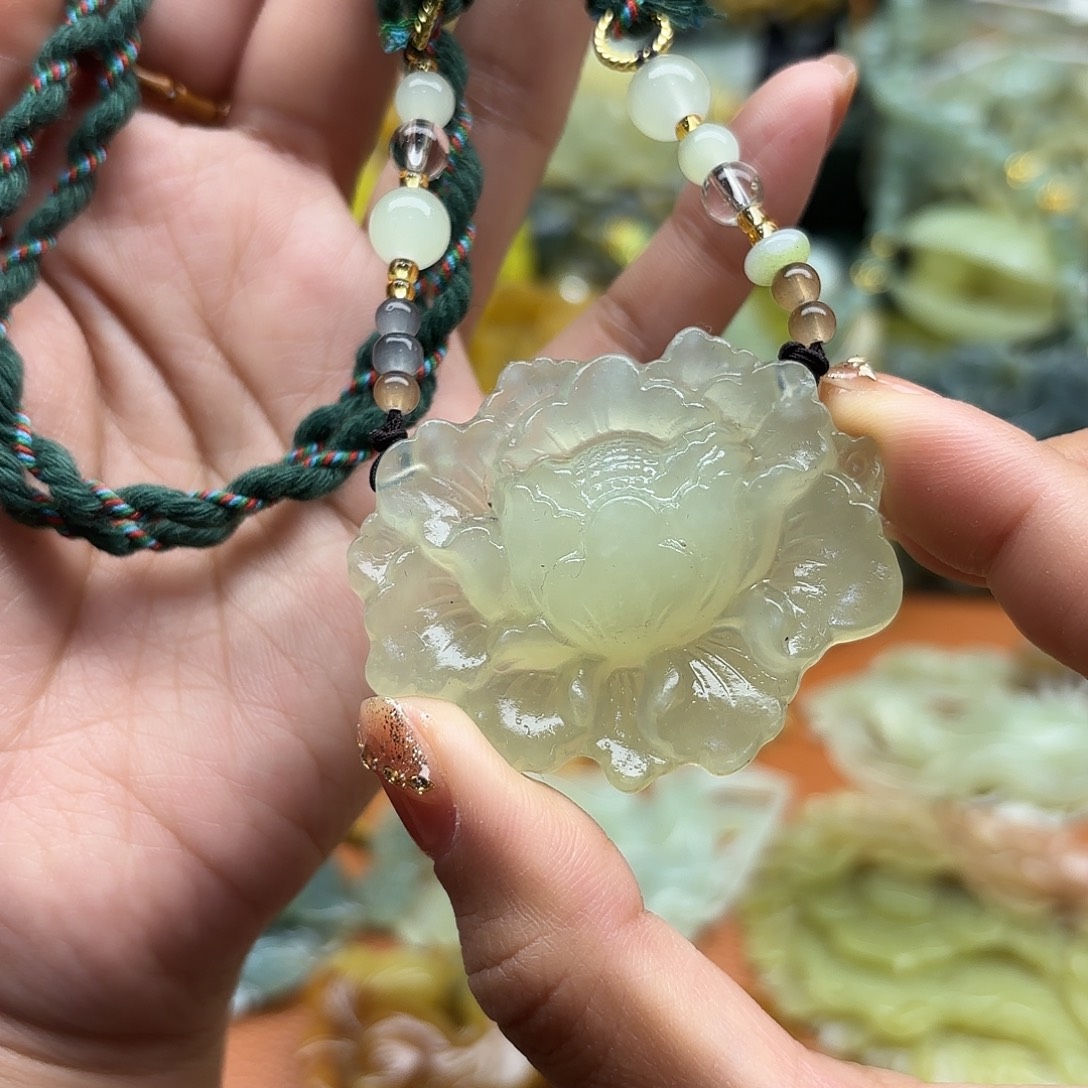 蛇纹石玉未镶嵌吊坠