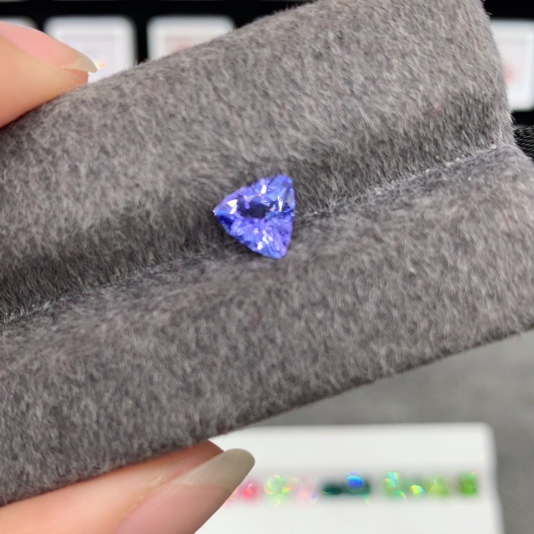 玥***）坦桑石未镶嵌裸石1.03克拉