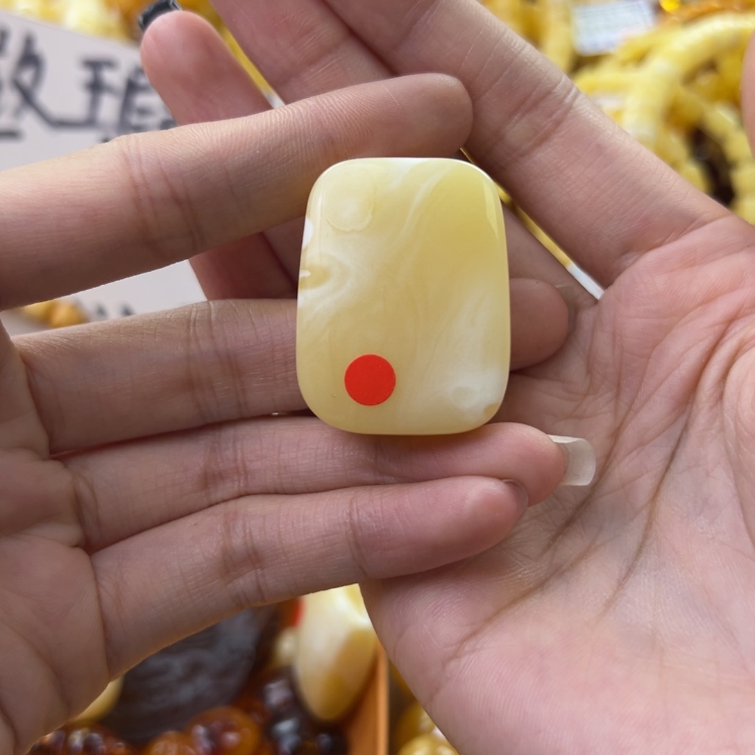 琥珀珠宝奇石未镶嵌