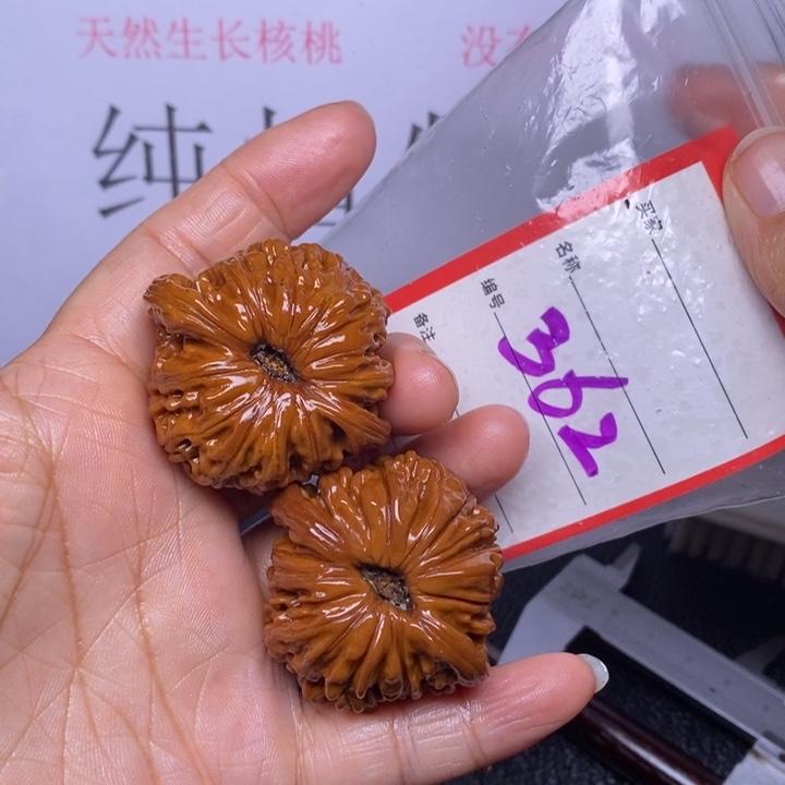 文玩核桃把件362，41四座楼