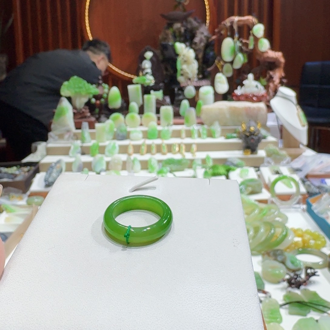 和田玉白加绿戒圈17.6未镶嵌