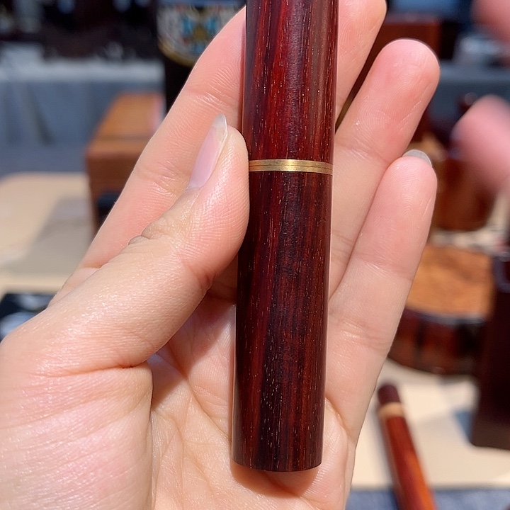 小叶紫檀牙签罐……………………