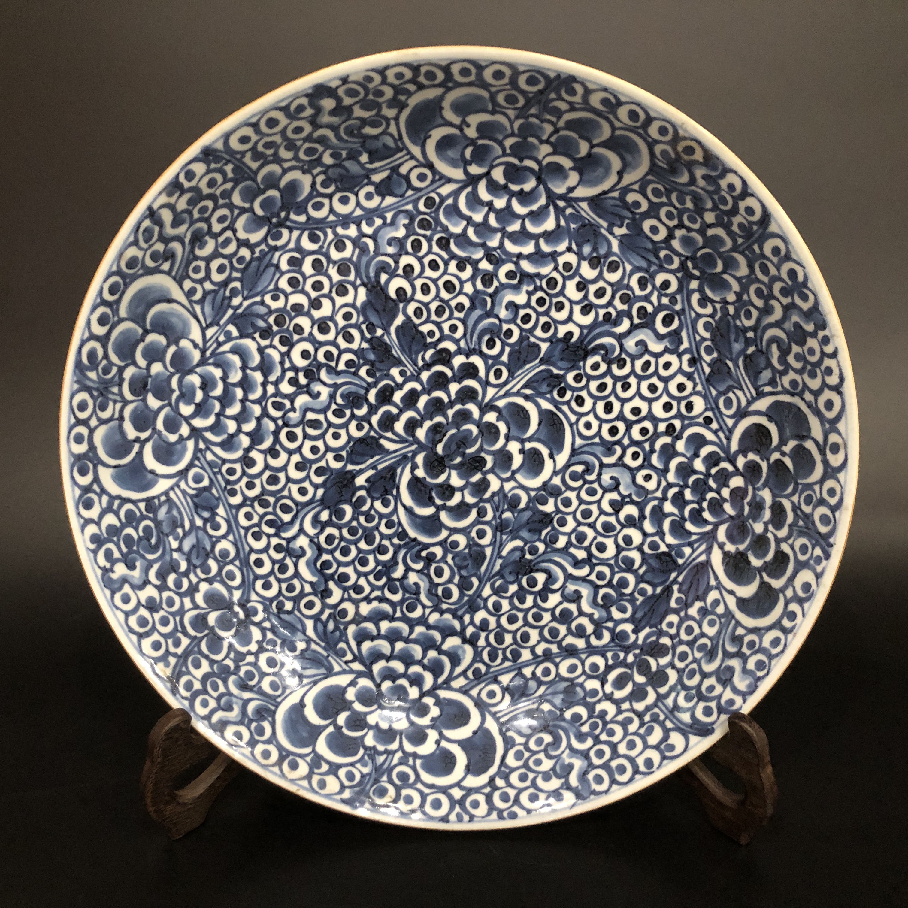 25100448 清康熙青花双椅牡丹纹深腹盘 直径34.5cm