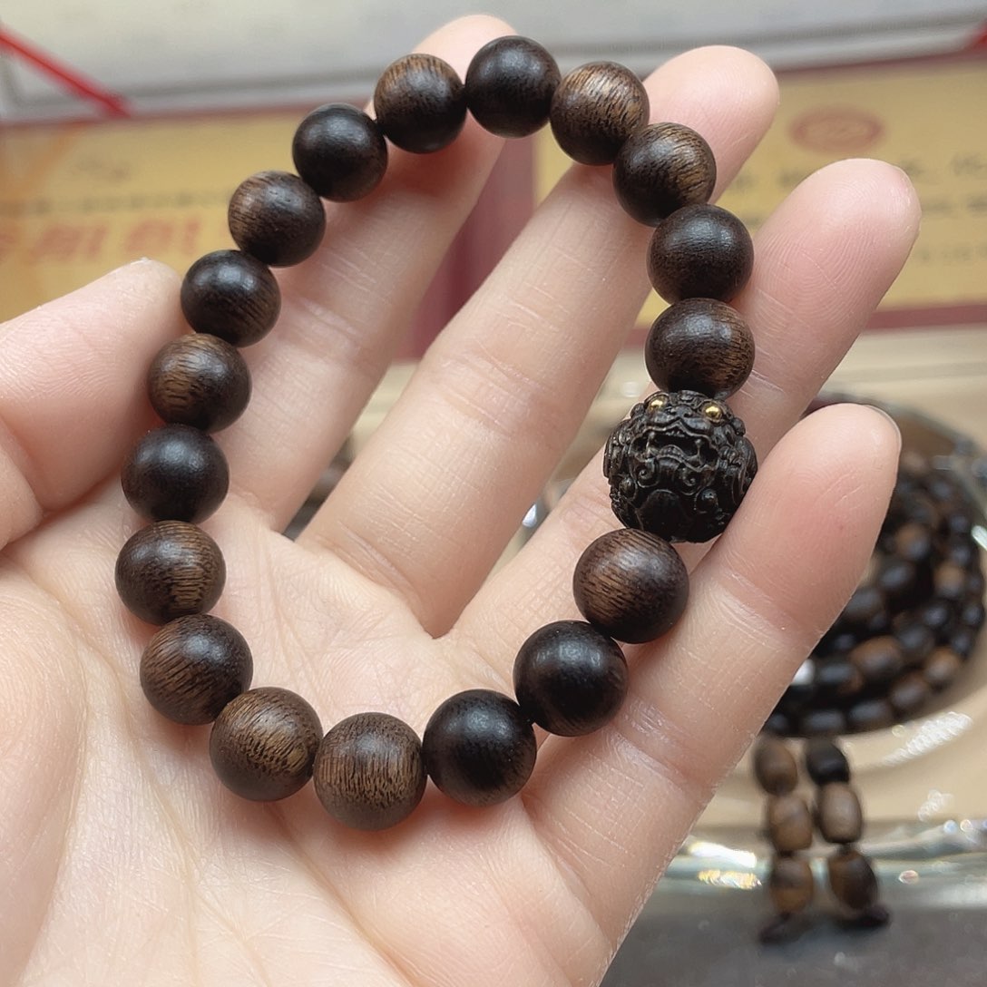 沉香手串越南富森红土玉化瘤疤古董料