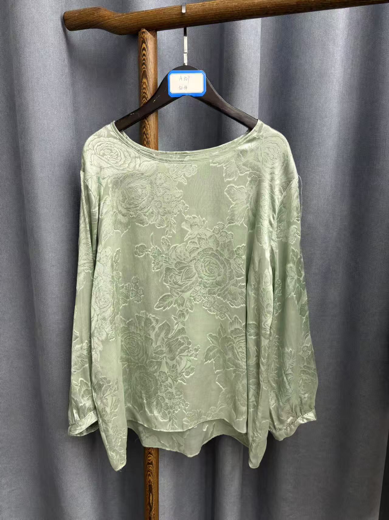 2025夏季新款简约百搭宽松桑蚕丝刺绣防晒罩衫女A327