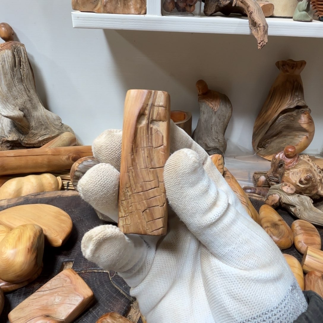 柏木（崖柏）晁****）北太行随行手把件