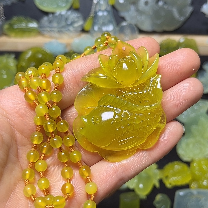 蛇纹石玉未镶嵌颈饰