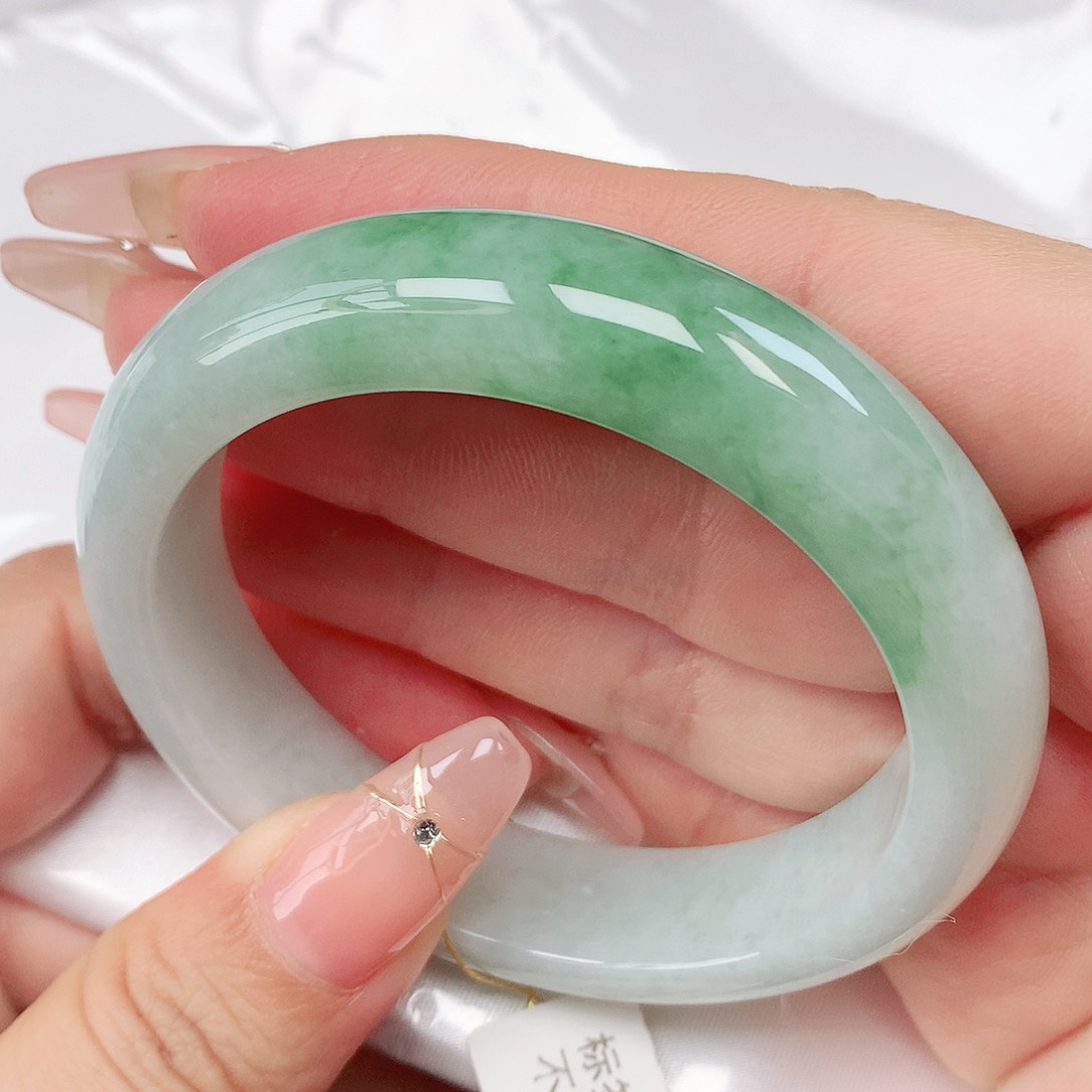 翡翠手镯未镶嵌抖音809