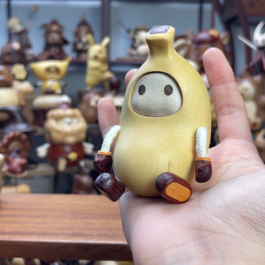 夜***喜木黄杨木香蕉人摆件