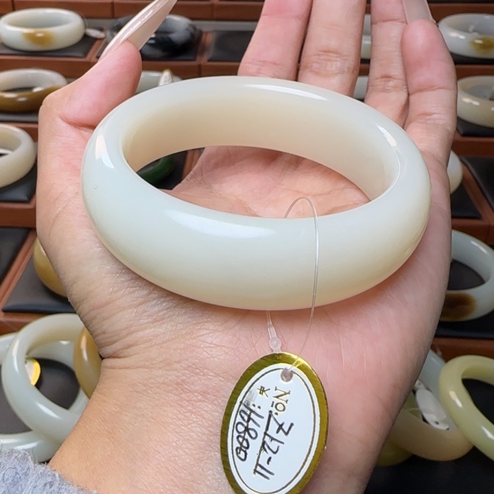 和田玉未镶嵌手镯暖白宽胎55.1上新