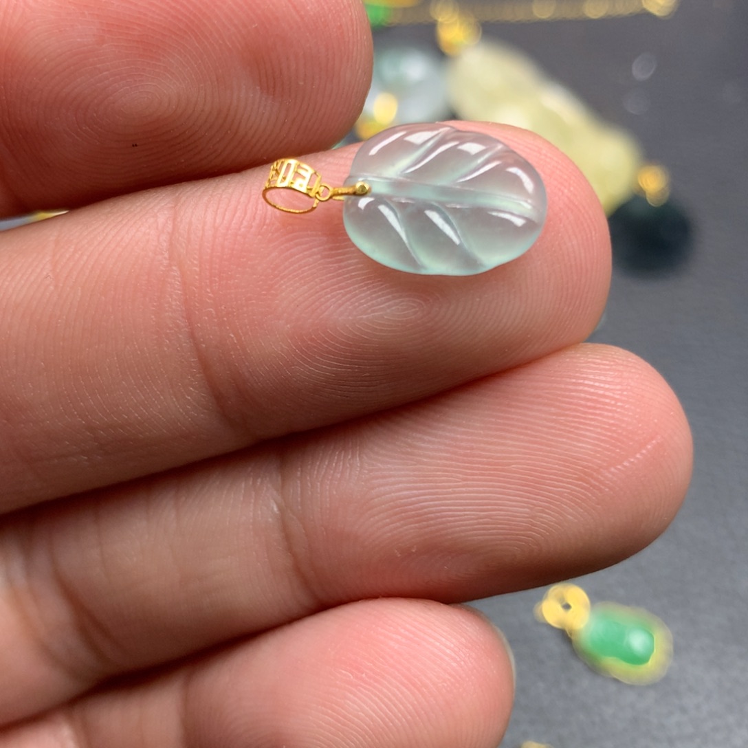 【闪购商品】颈饰18K金镶嵌翡翠翡翠