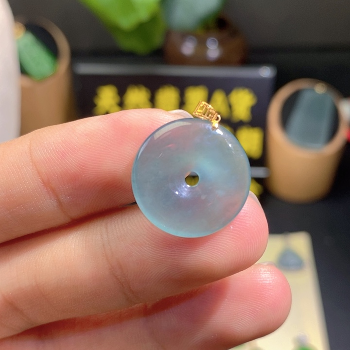 翡翠18K金镶嵌颈饰吊坠