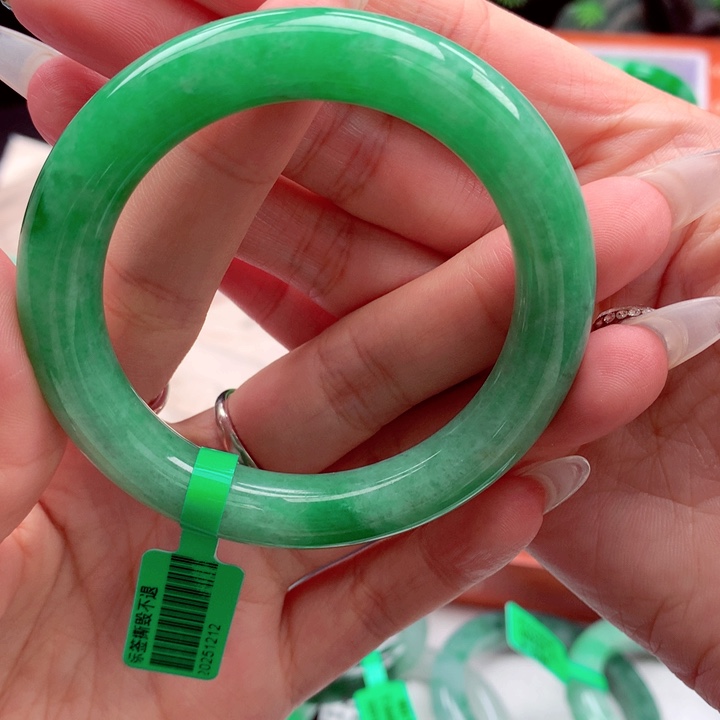 9***9翡翠未镶嵌手镯翡翠定金