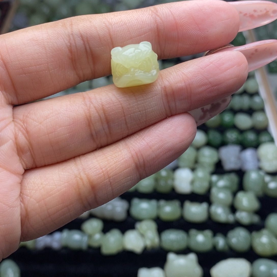 阳***记和田玉未镶嵌颈饰