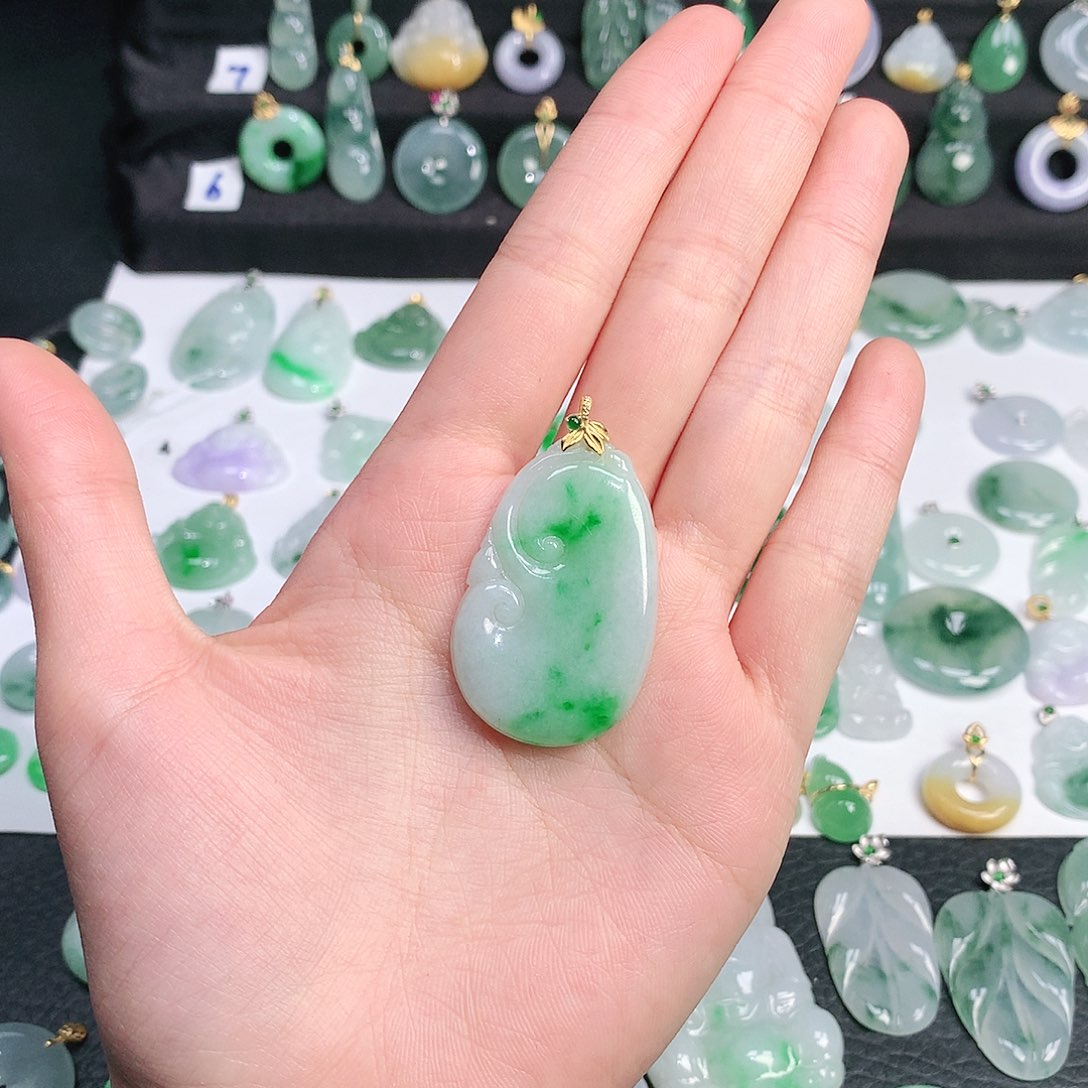 翡翠颈饰未镶嵌翡翠