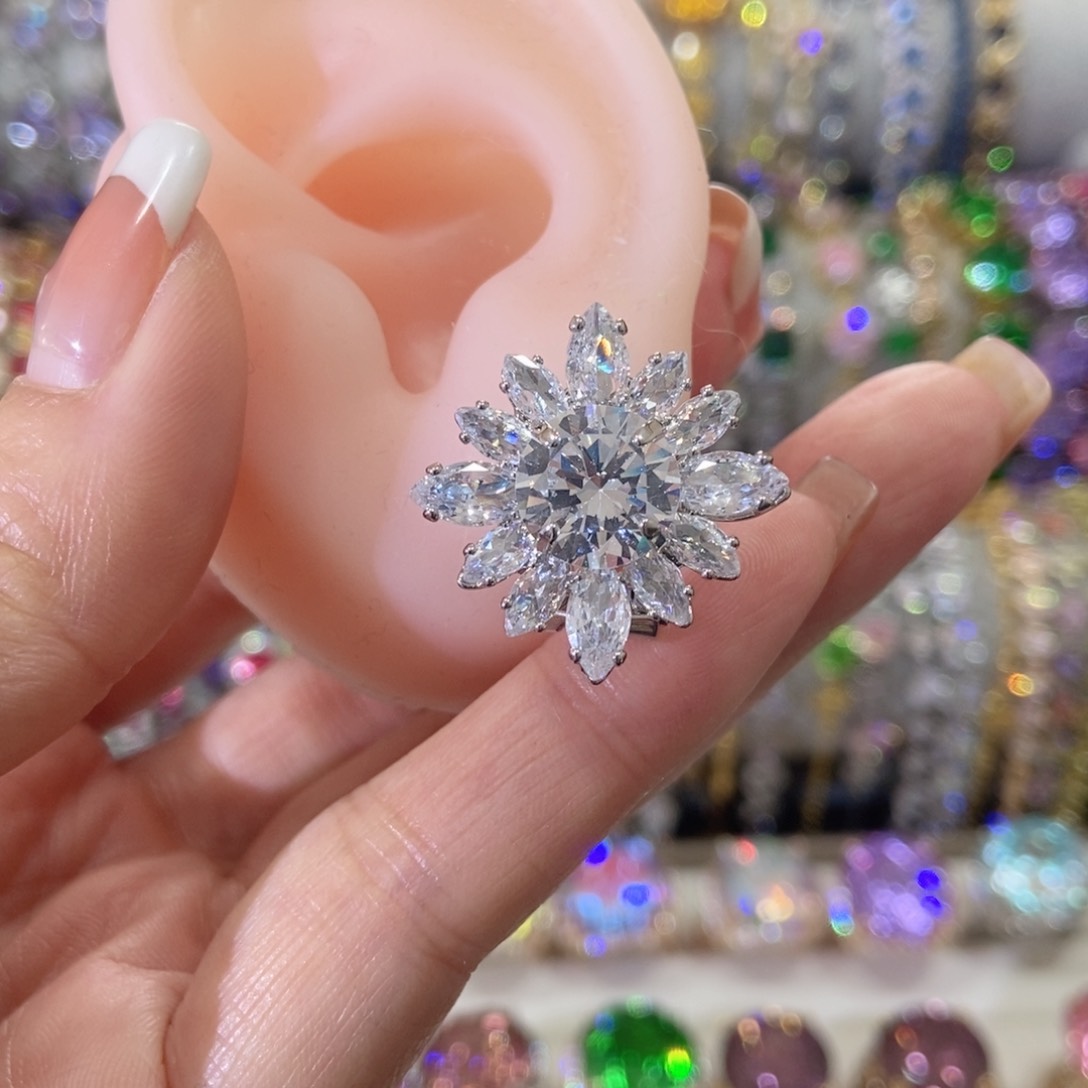 66锆石（处理）耳钉