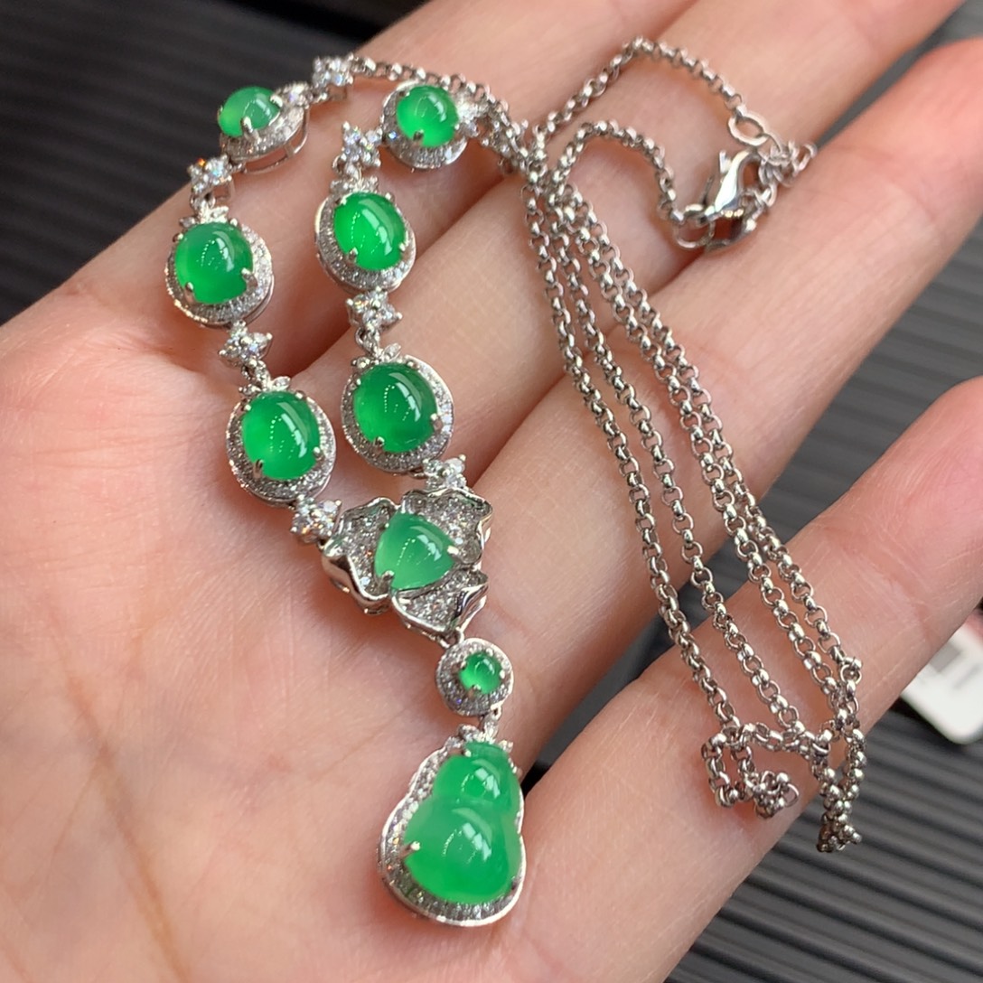 翡翠18K金镶嵌颈饰翡翠