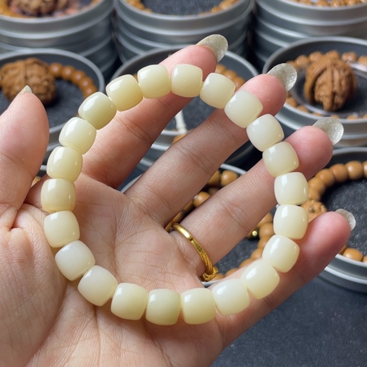 猴头核桃手串白玉菩提微瑕