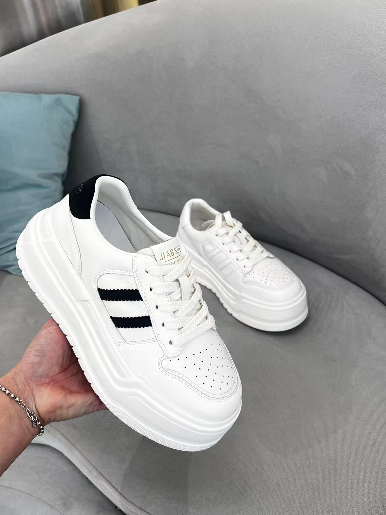 赫丽嘉三条杠欧韩版板鞋内外全皮质感拉满活力减龄时尚百搭