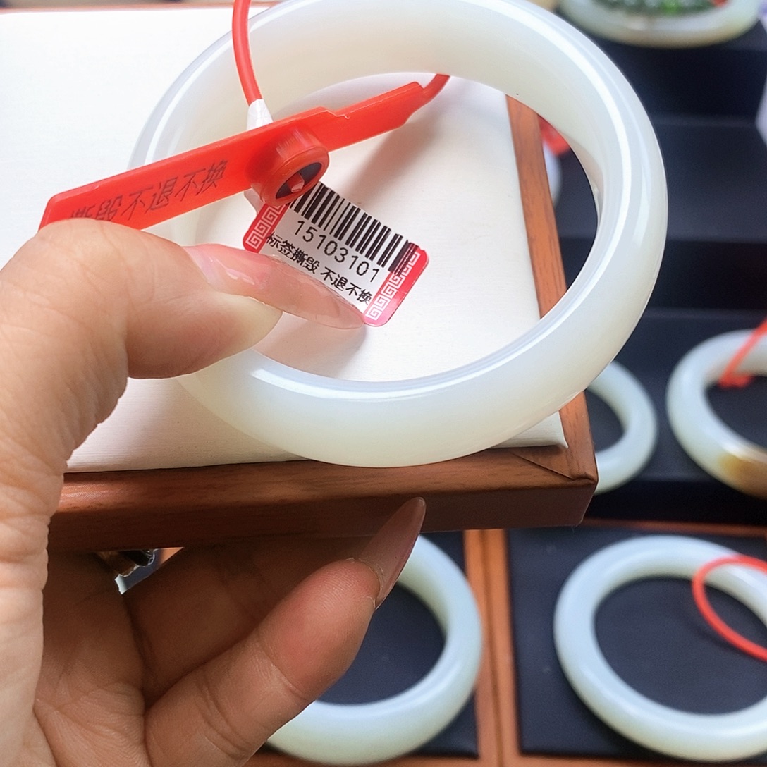 安***於和田玉未镶嵌手镯