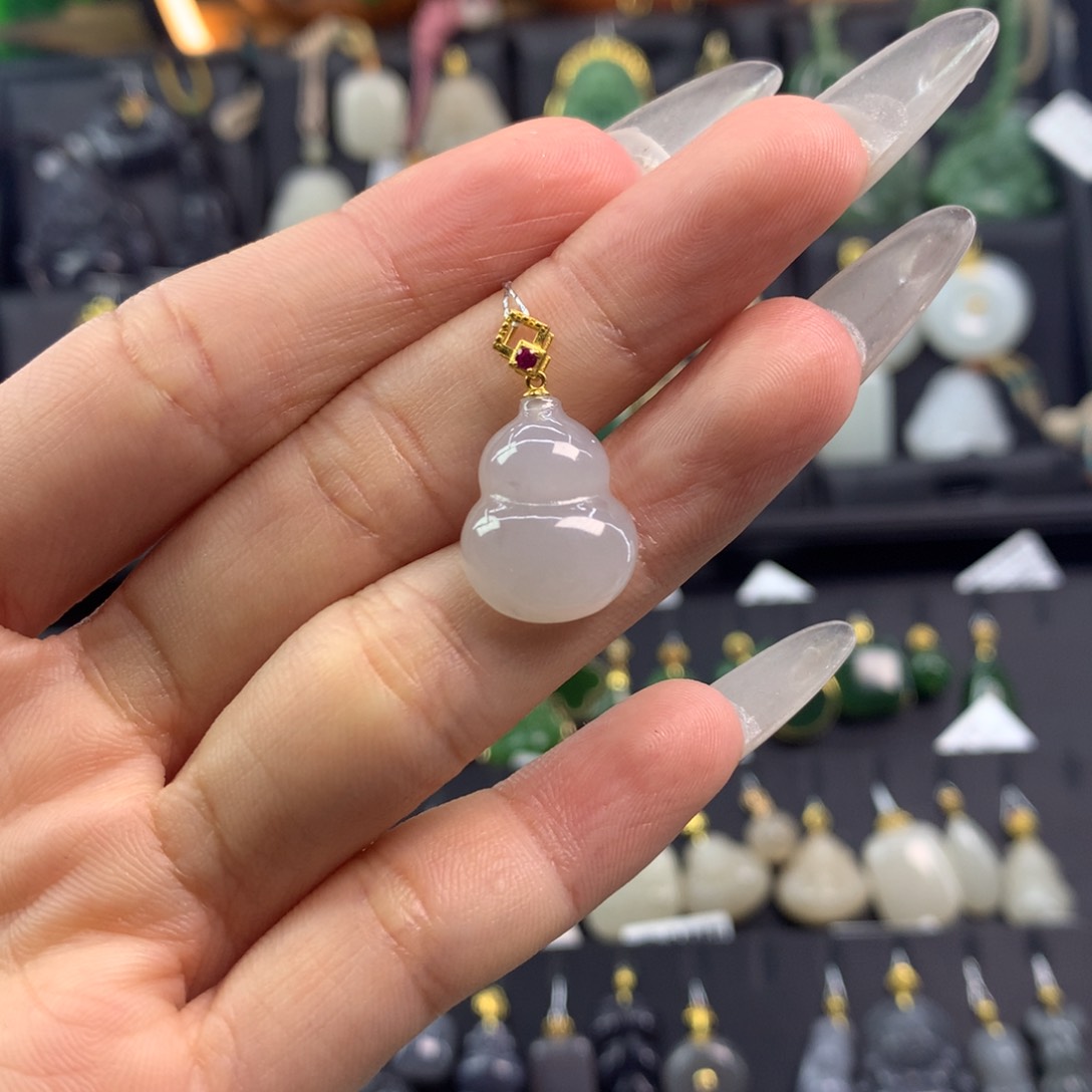 和田玉吊坠18K金镶嵌婉***蒜