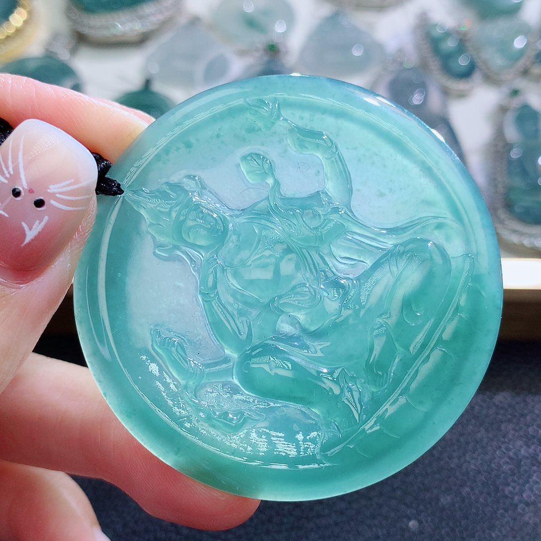 翡翠挂件未镶嵌翡翠