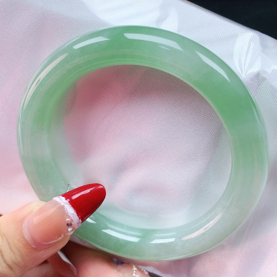 翡翠手镯未镶嵌54圈