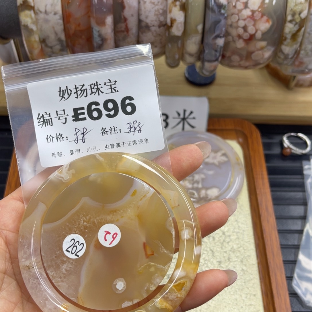 合金默认有瑕石英质玉?**?