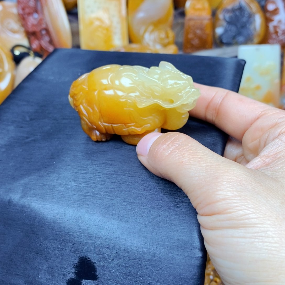 石英质玉（黄龙玉）颈饰未镶嵌