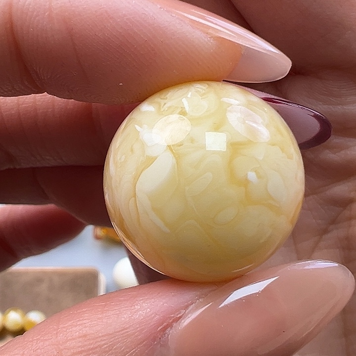 蜜蜡未镶嵌珠宝奇石