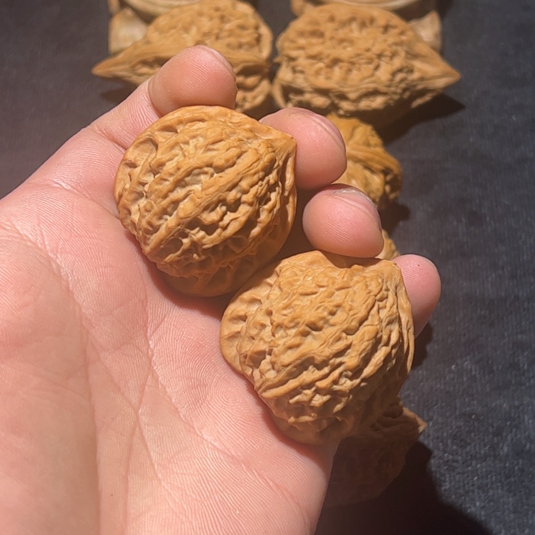 余***i文玩核桃吊坠金牛