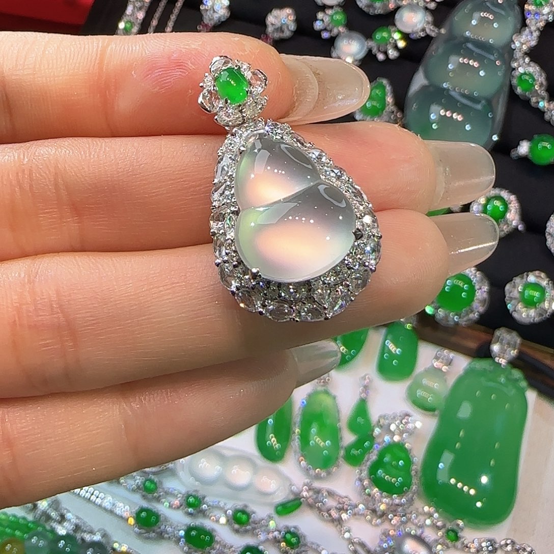 翡翠18K金镶嵌戒指