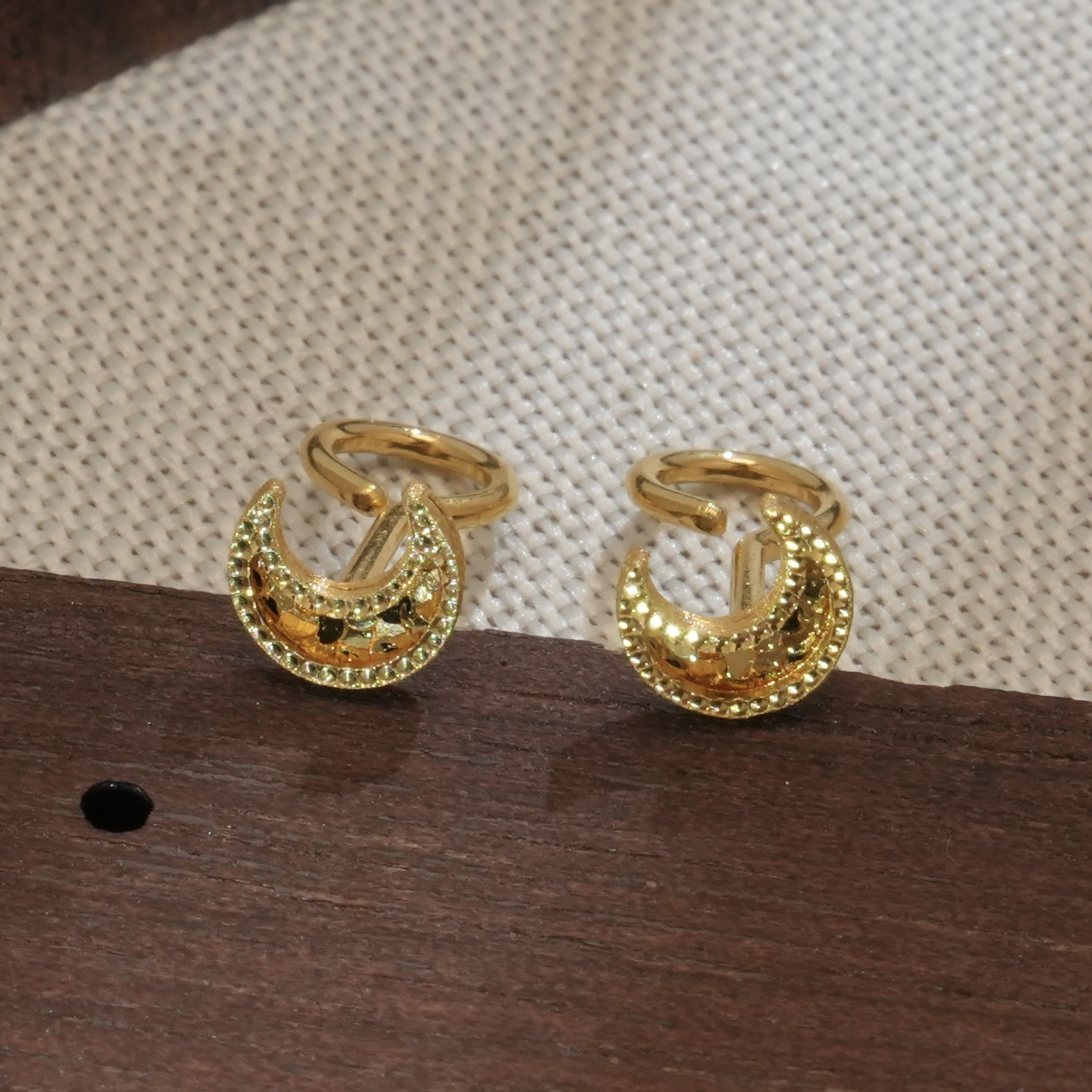 真真-E【小月亮弯钩耳钉】-足金999精工5耳饰