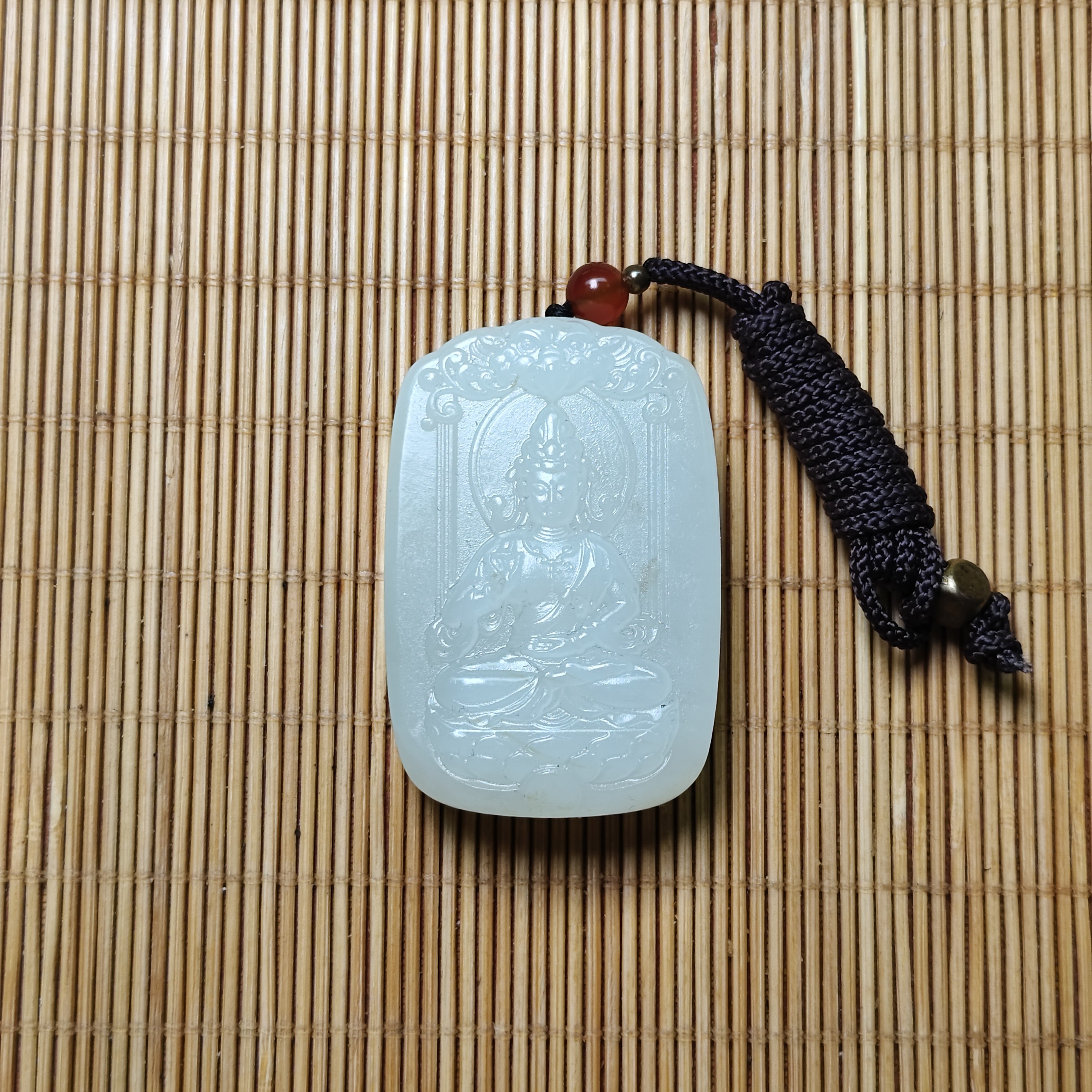 新疆和田玉坐观音49克