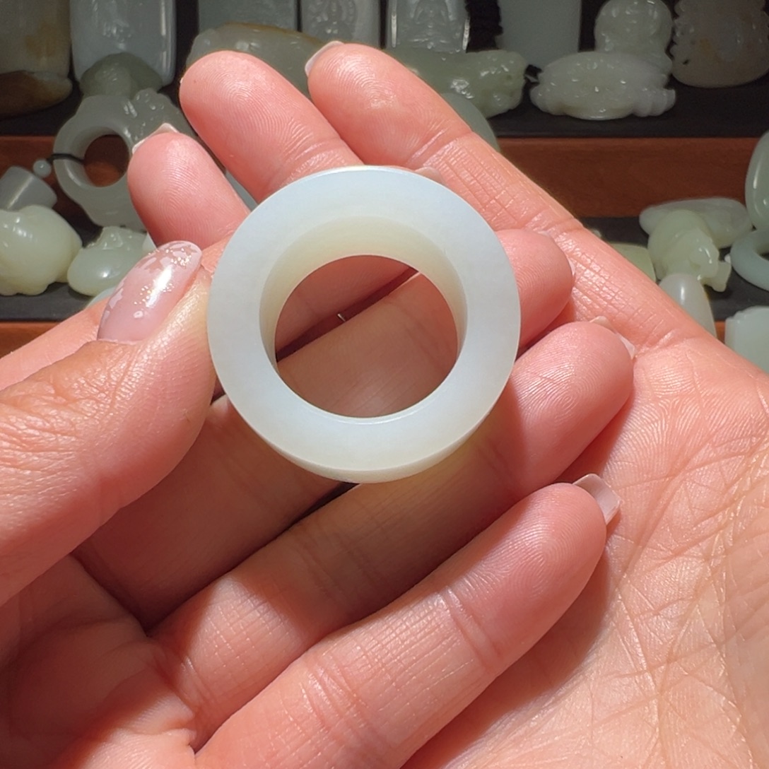 胡***和田玉未镶嵌颈饰