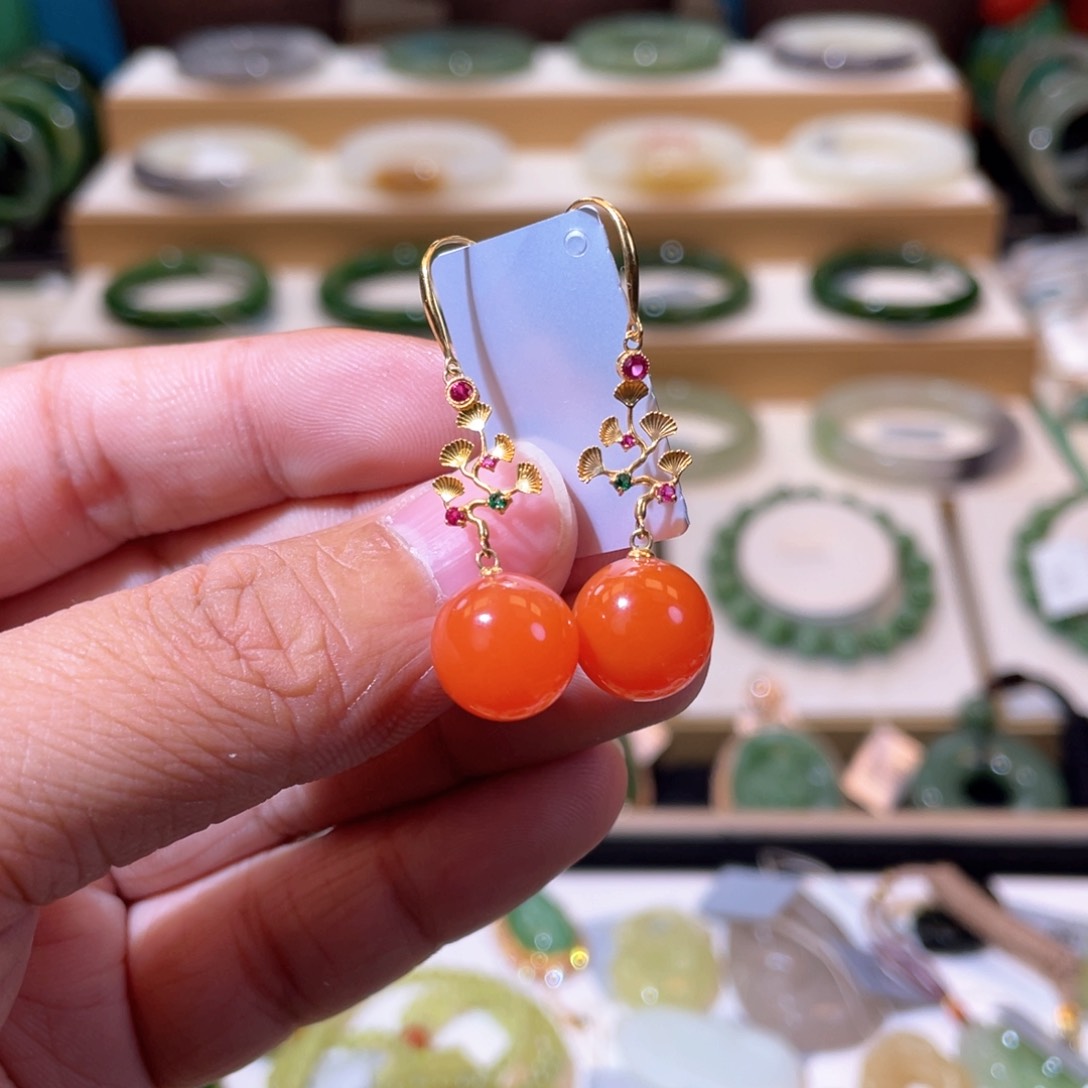 南红玛瑙冰红耳饰18K金镶嵌