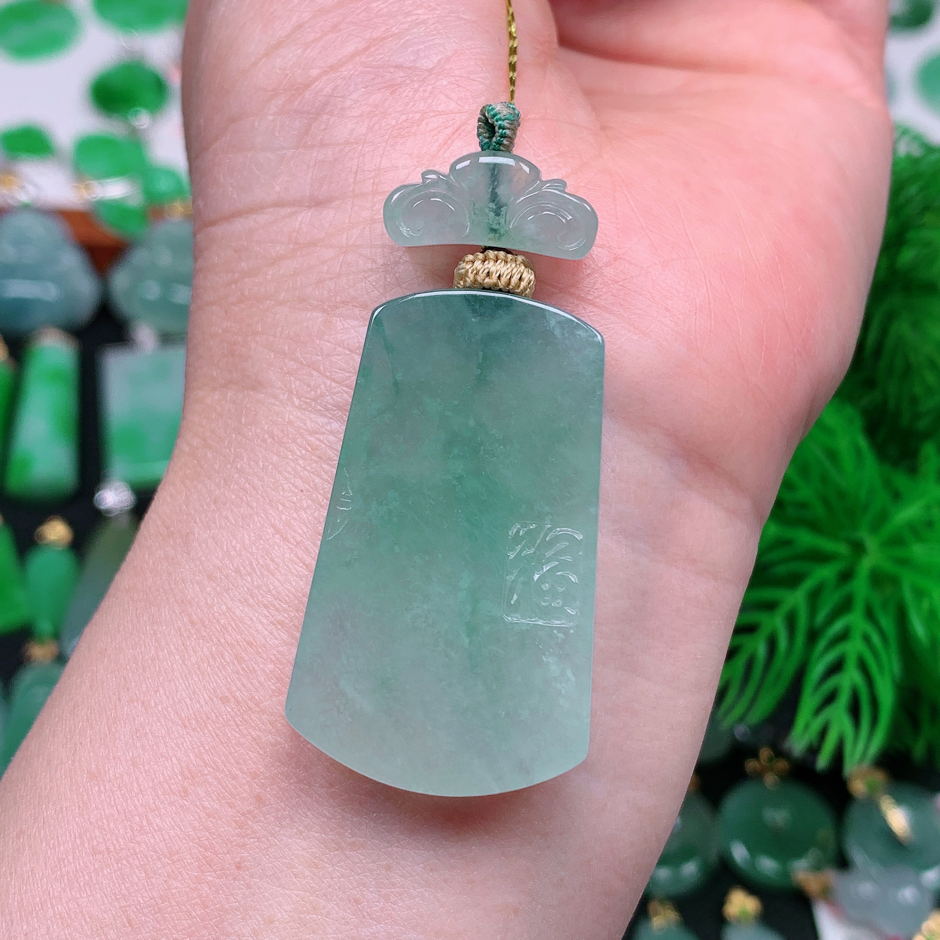 缅甸天然翡翠A货  冰润飘花无事牌468/1229(尺寸38.5x23.4x5.8)