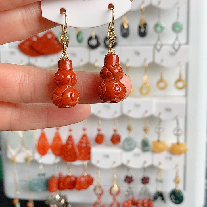 翡翠耳饰未镶嵌翡翠