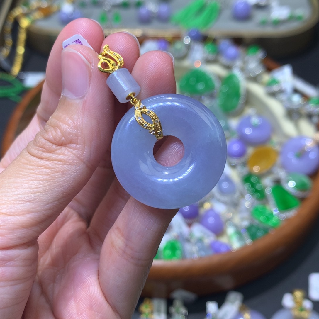 颈饰18K金镶嵌翡翠