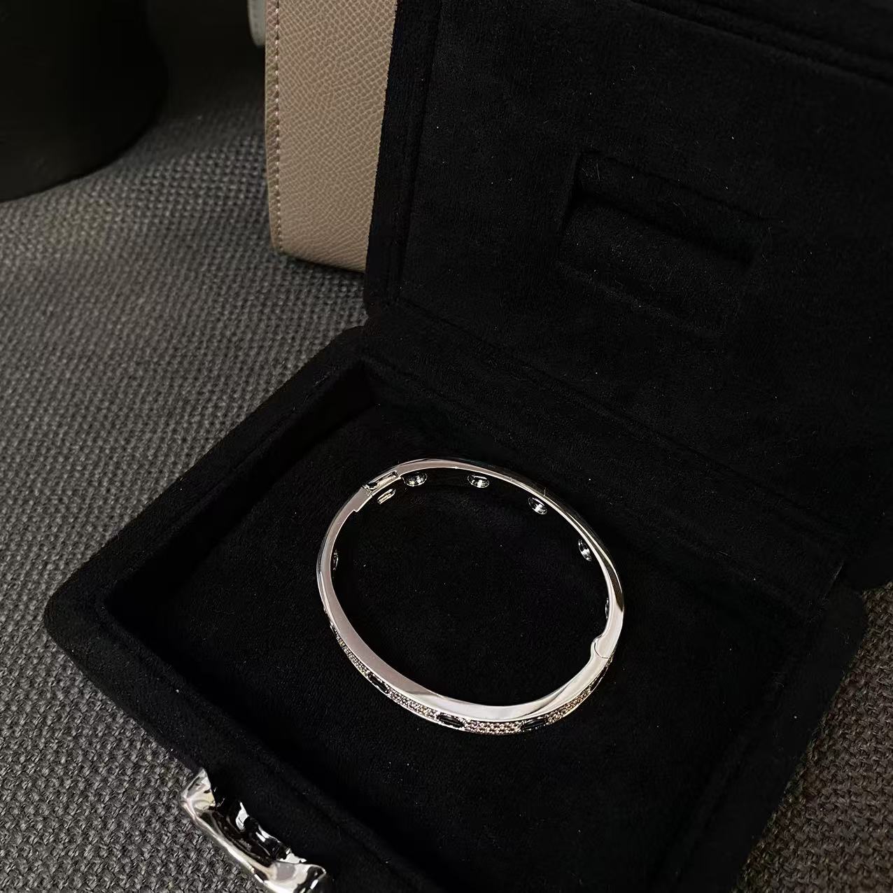 铜合金合成锆石手镯 黑色满天星圈圈手镯 气质轻奢时尚百搭窄版