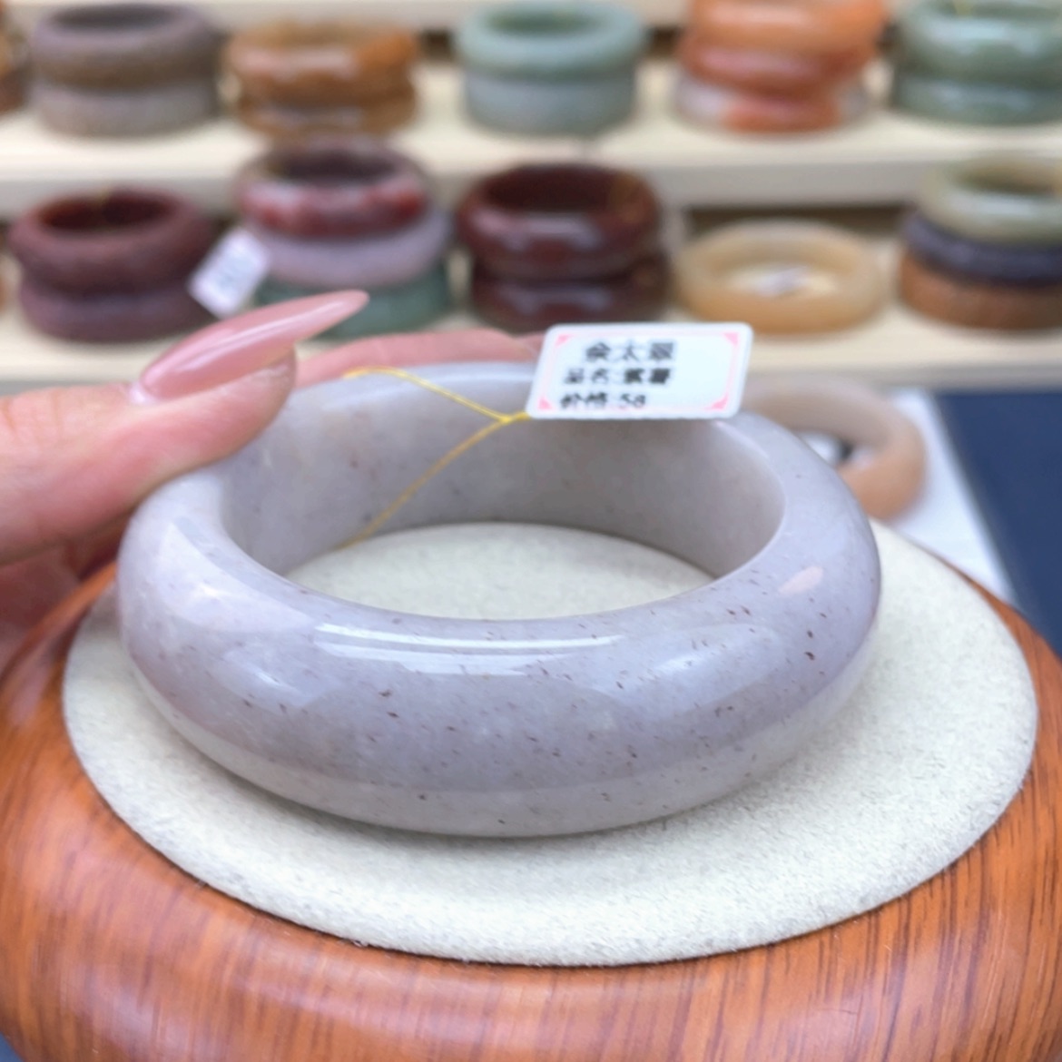 【闪购商品】石英质玉手镯未镶嵌海*?