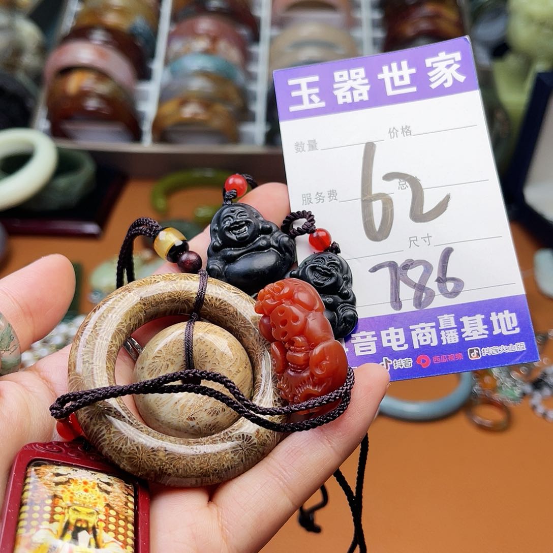 透闪石-蛇纹石玉颈饰未镶嵌