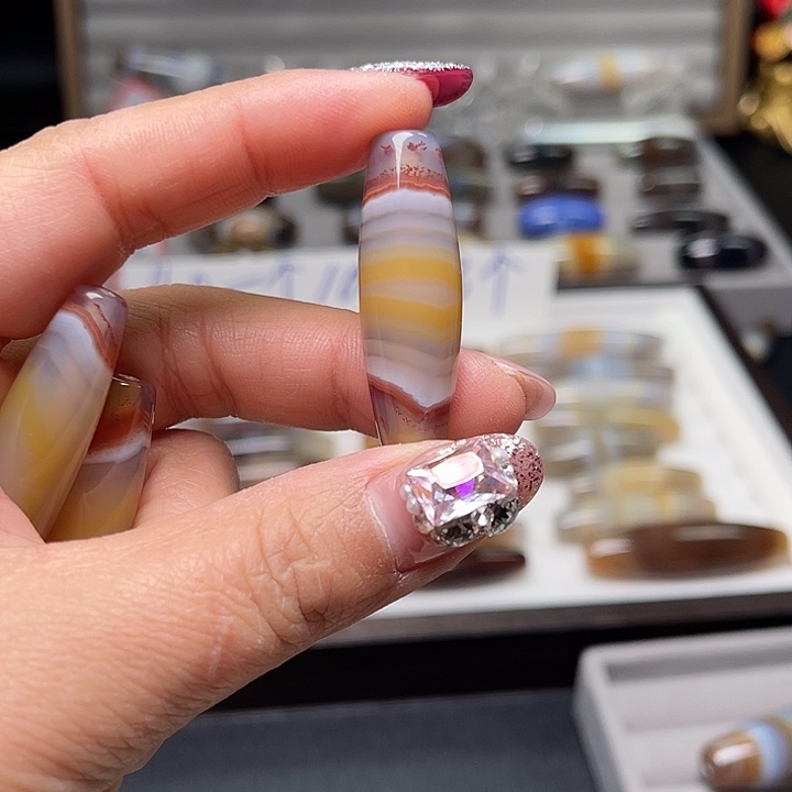 童***虎玛瑙/玉髓未镶嵌颈饰