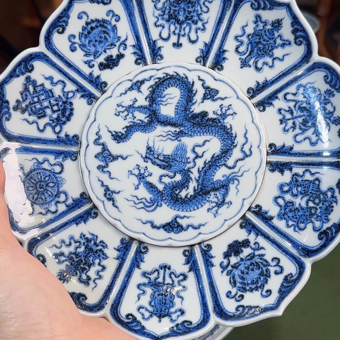 莲瓣杂宝龙纹壶承五云随安