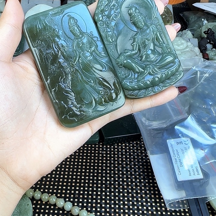 迎***歌颈饰未镶嵌和田玉